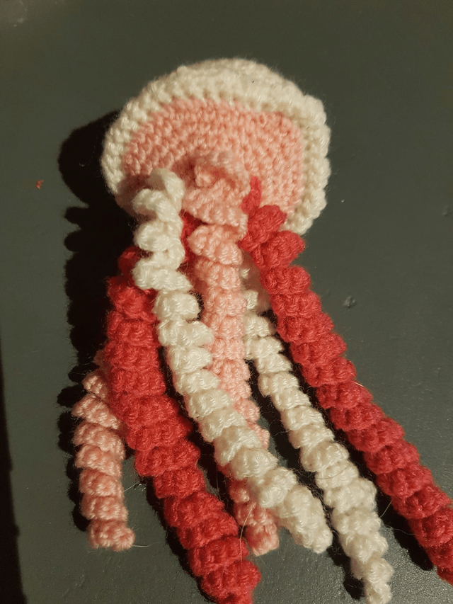 Doudou Méduse au Crochet – Un compagnon tout doux pour bébé
