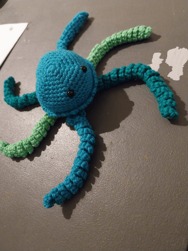 Doudou Méduse au Crochet – Un compagnon tout doux pour bébé